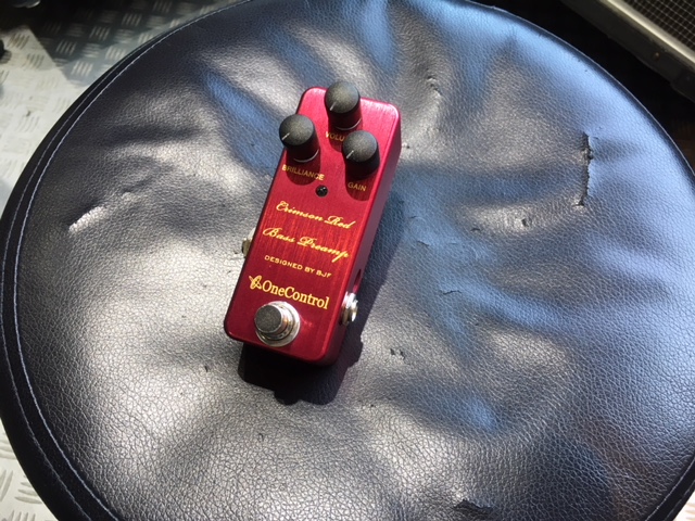 One Control / Crimson Red Bass Preamp 【じみ～に使える飛び道具的なプリアンプ】 | エフェフリ